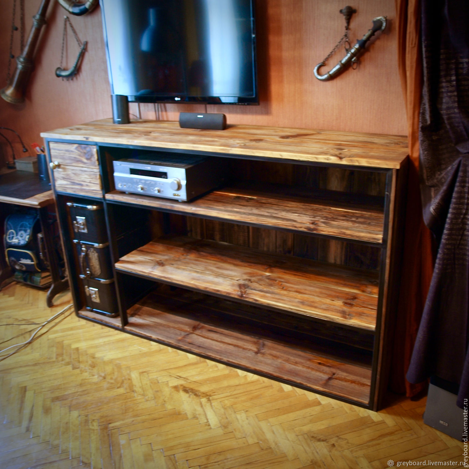 этажерка деревянная под телевизор