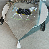 Декоративная подушка с вышивкой хлопковым шнуром