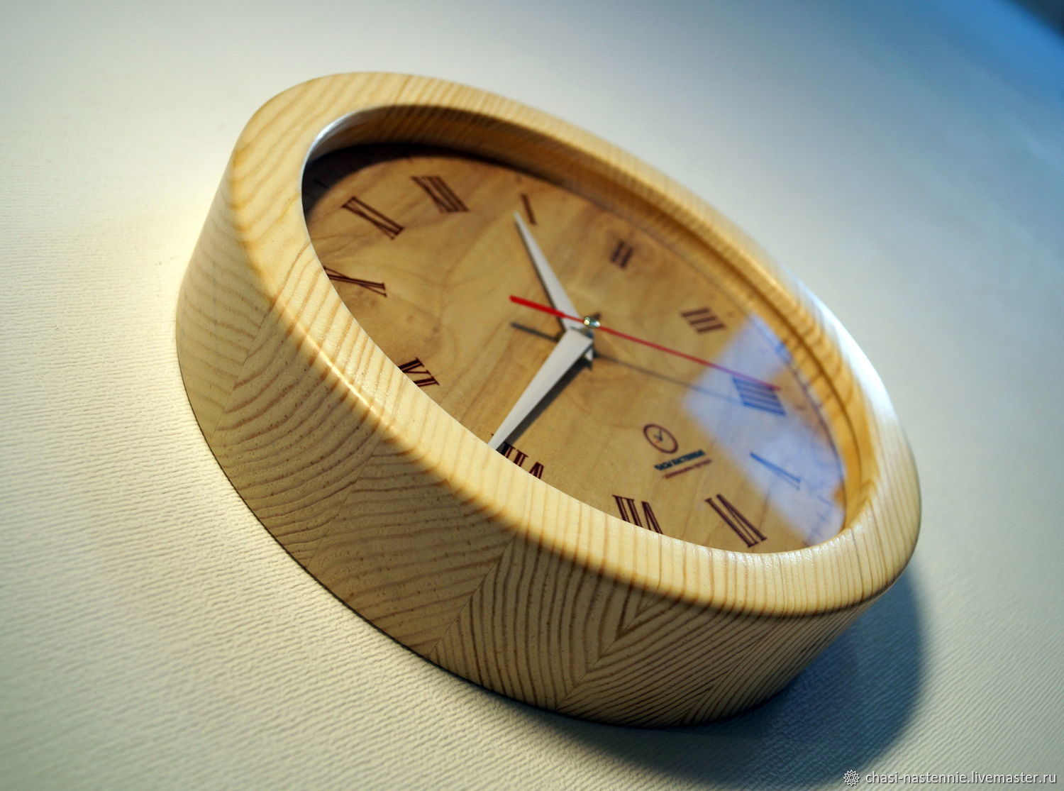 Открытый кл часы. Часы экостиль. Часы настенные экостиль. Часы из дерева. Часы в эко стиле.