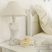 The textile kit in the bedroom in Shabby Chic style creamy lilac
