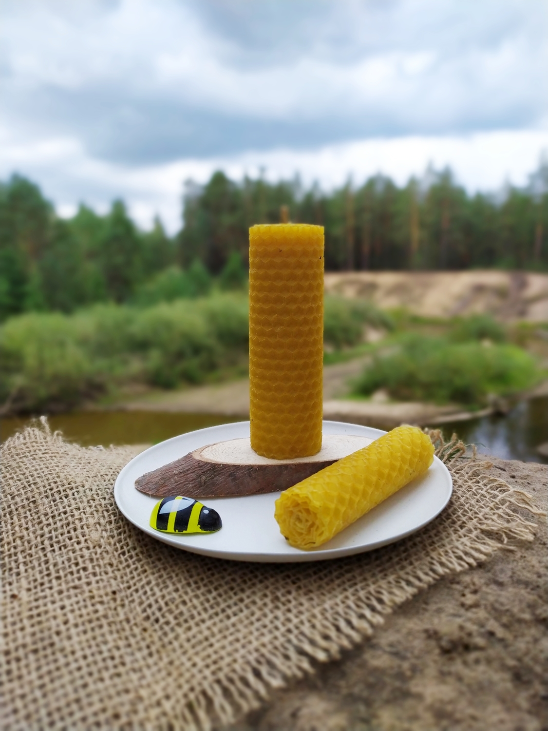 Свечи пахнут мёдом и летом 