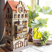 Nedlitz. Tall wooden Lamp-House