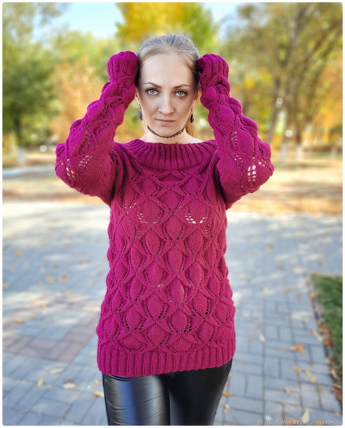 Пуловер вязаный с открытыми плечами 