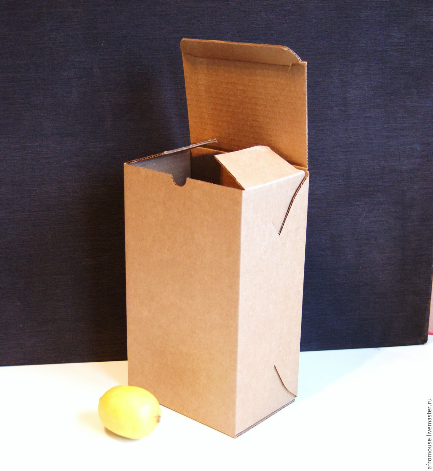 Как упаковать коробку в подарочную бумагу?