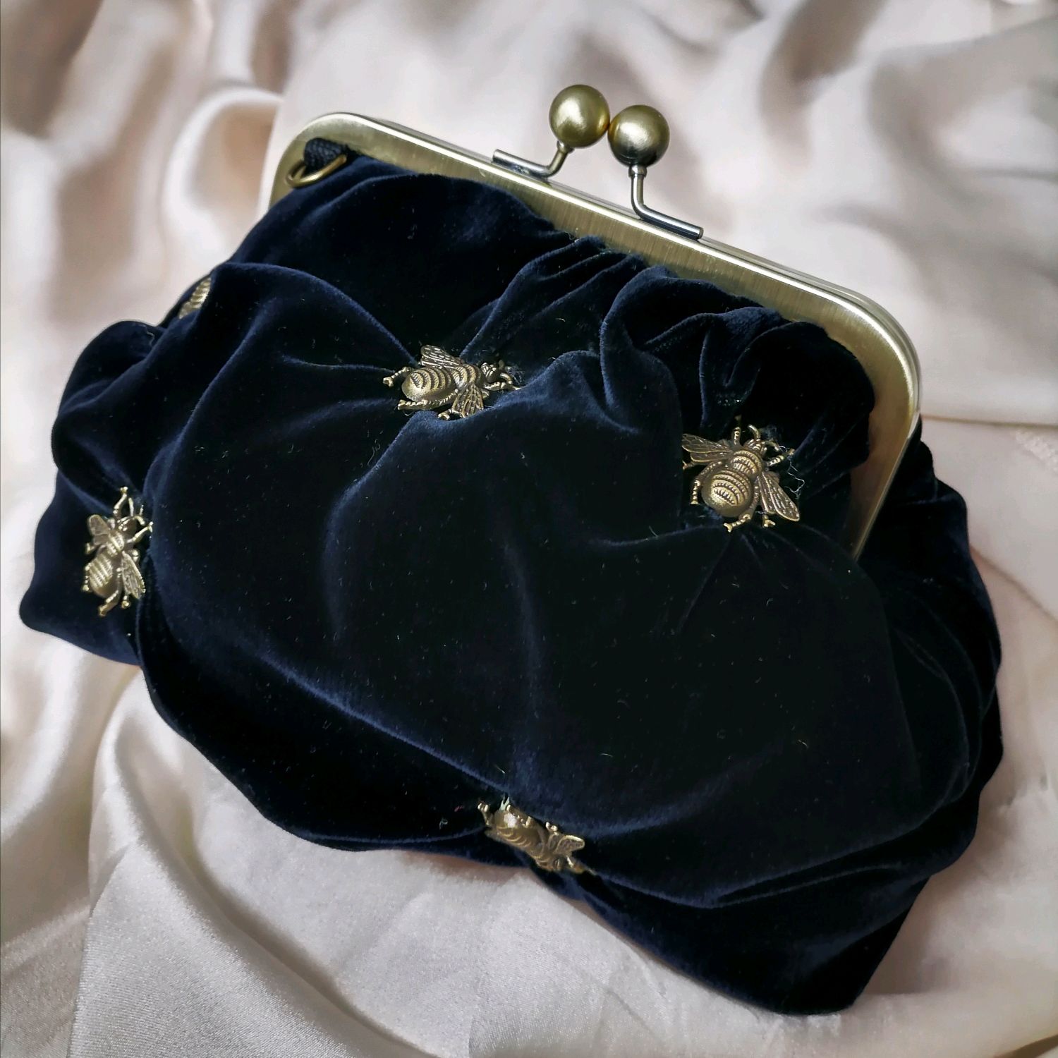 chanel-velvet-small-boy-bordeaux-bag-back - FORD LA FEMME