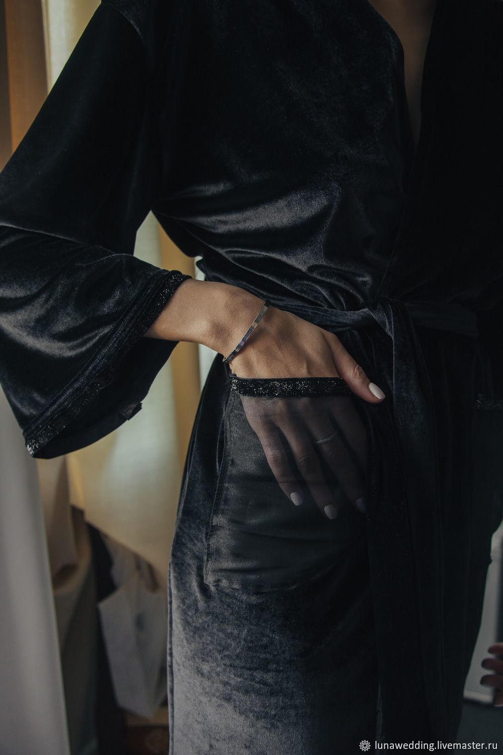 Черный бархатный халат в подарок подруге – заказать на Ярмарке Мастеров ...