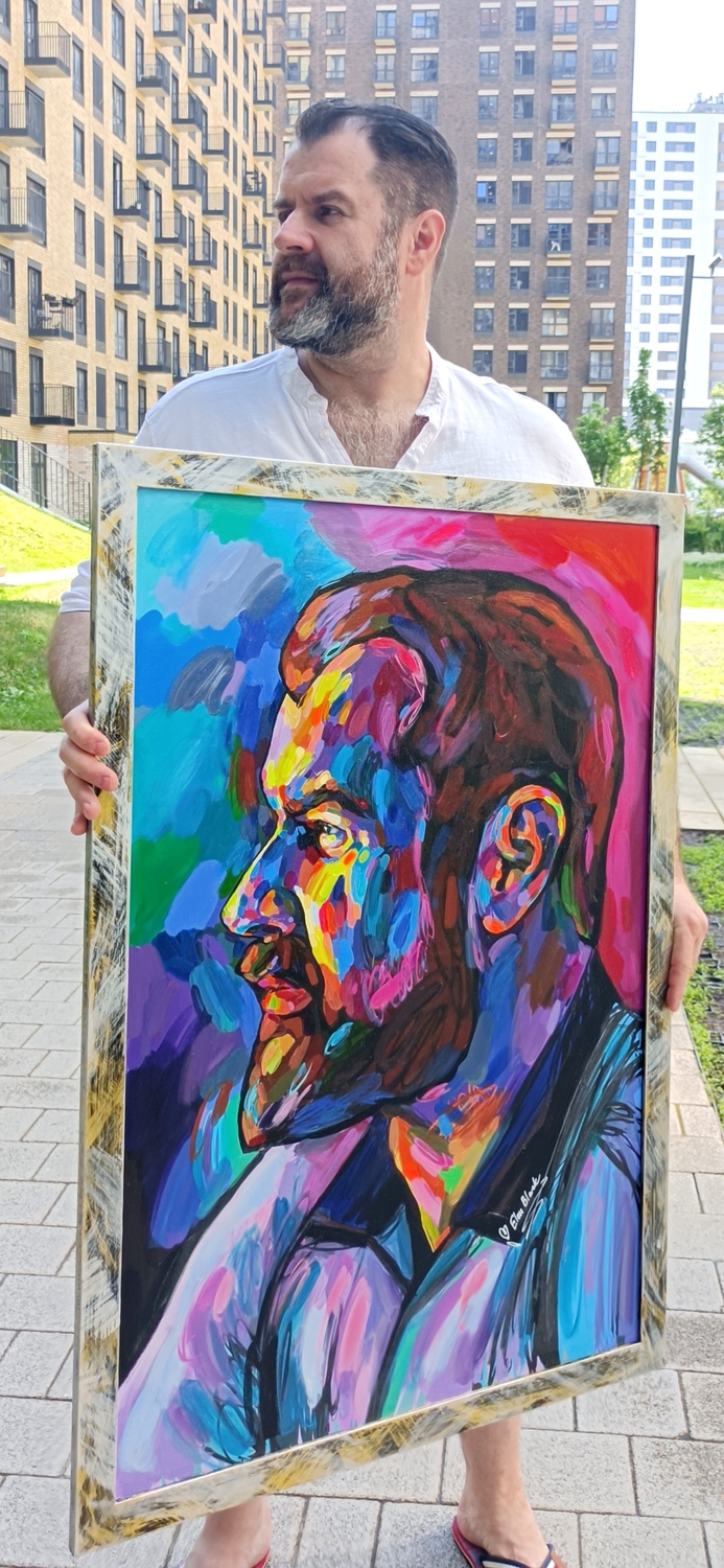 Муж с портретом.
