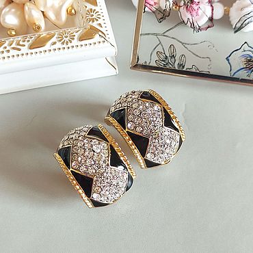 Винтаж ручной работы. Ярмарка Мастеров - ручная работа Винтаж: SWAROVSKI Клипсы полукольца в чёрной эмали.. Handmade.