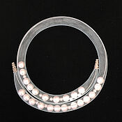 Mesh tube earrings with pearls