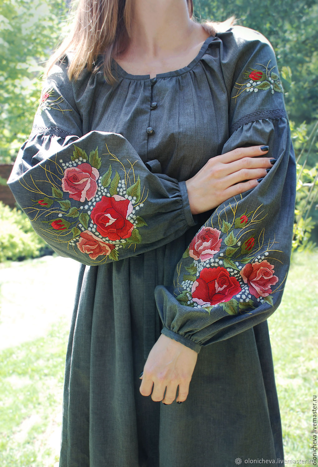 Платье С Вышивками На Рукавах