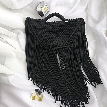Сумки и аксессуары ручной работы. Ярмарка Мастеров - ручная работа Плетёная сумка с бахромой DiVA макраме черная. Handmade.