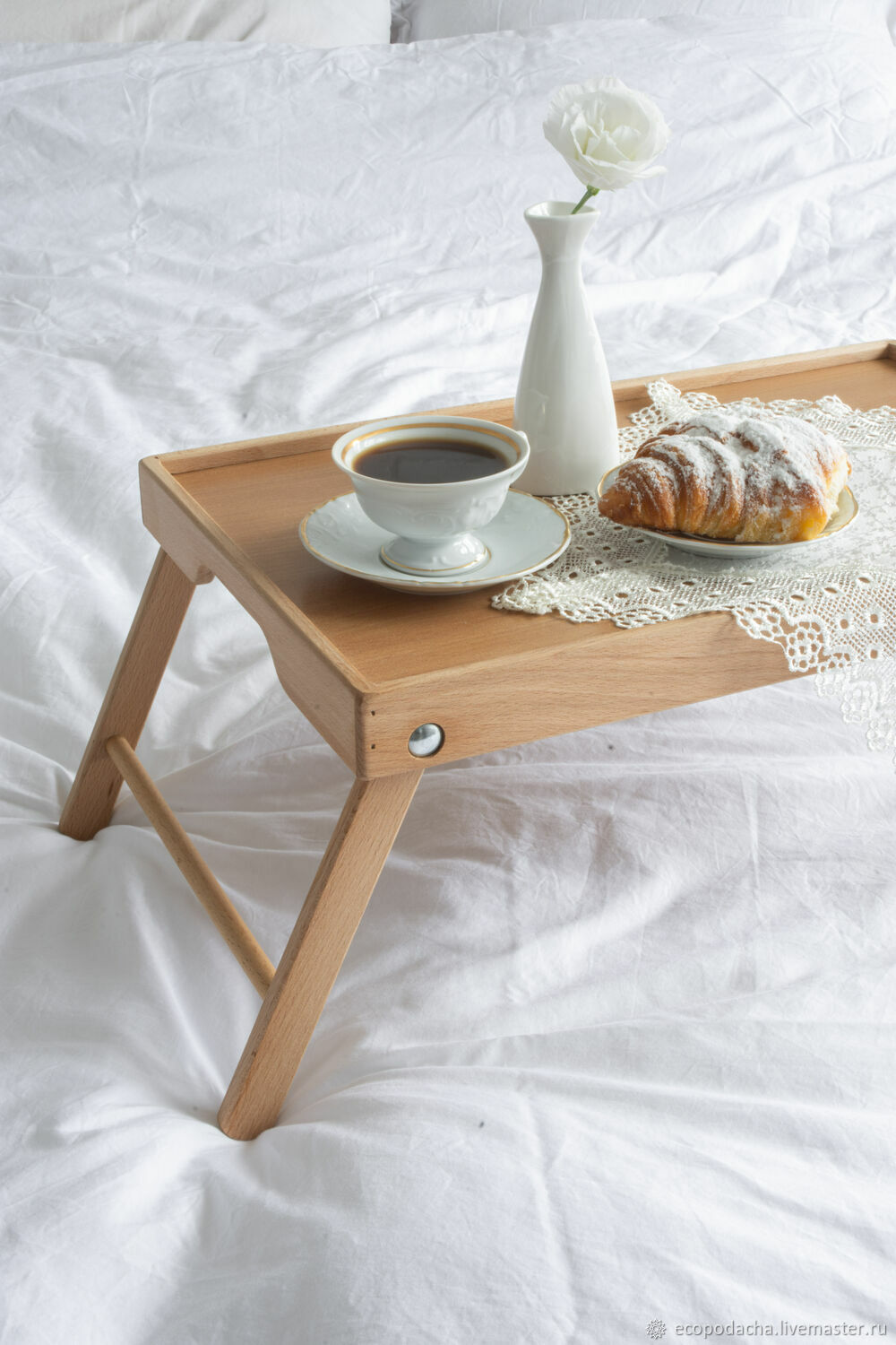 Поднос-столик деревянный на ножках с ручками для завтрака в интернет .