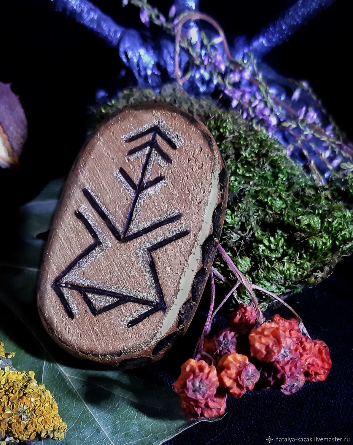 Руна "талисман силы и удачи". Талисманы обереги амулеты. Руна ингуз и феху. Мощный рунический талисман на привлечение денег. Талисманы рун.