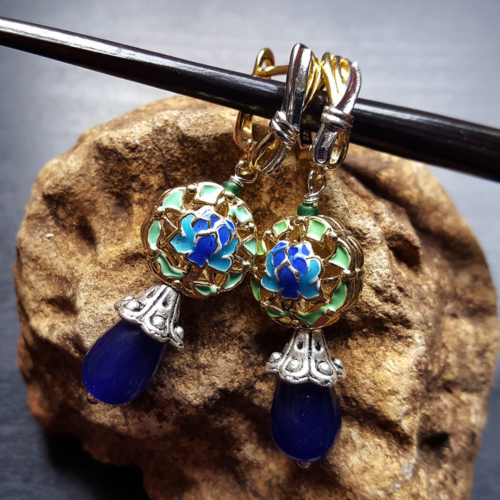 Посеребренные серьги с эмалью и жадеитом Ветер с востока в интернет ...