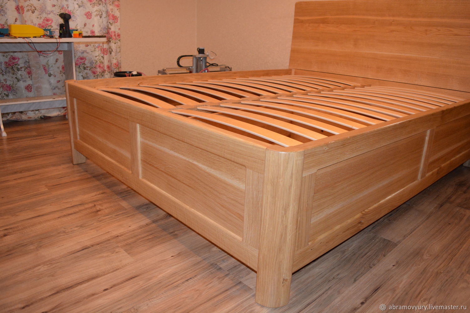 Дубовая кровать
