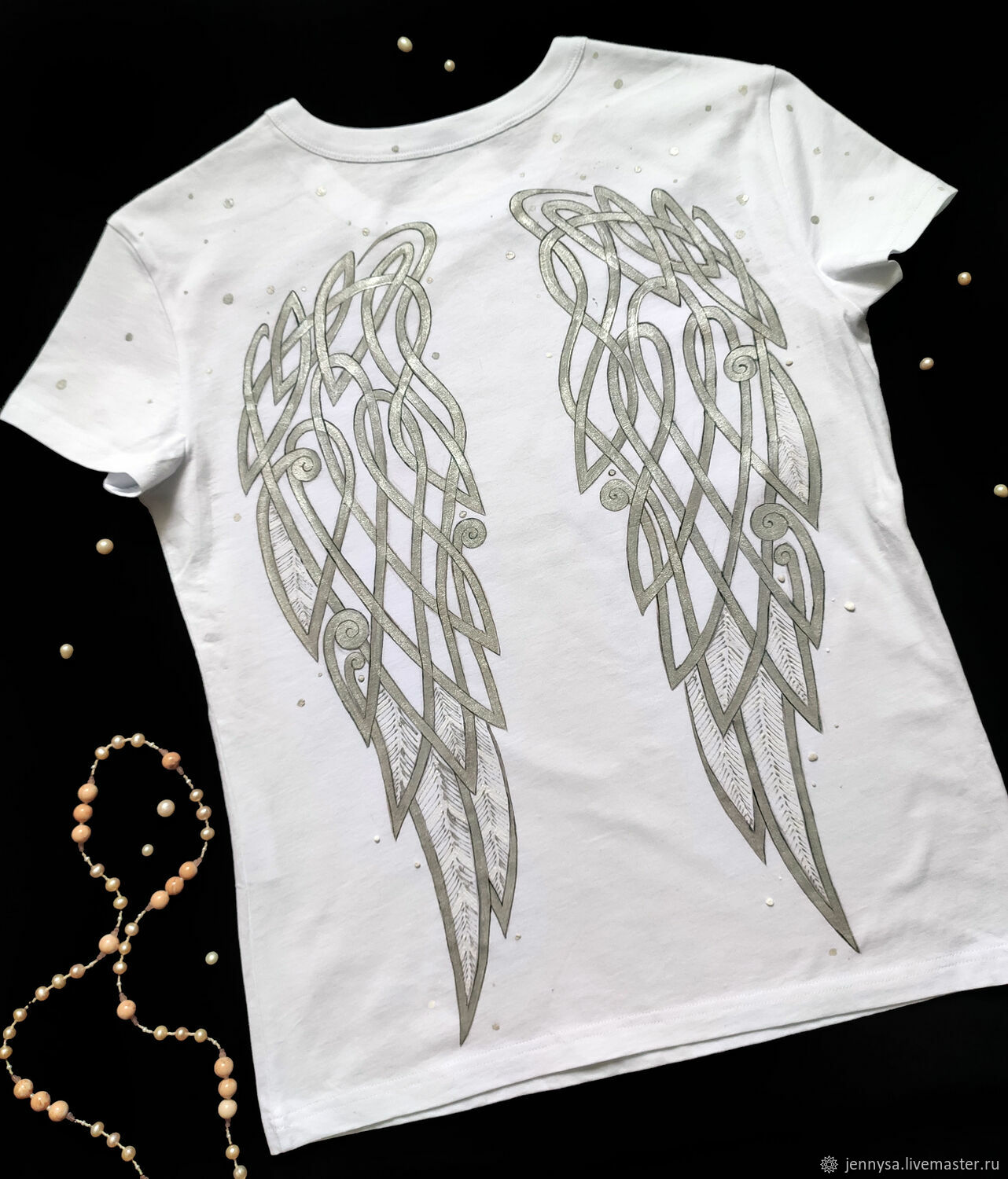 Вышивка Крылья ангела на одежде