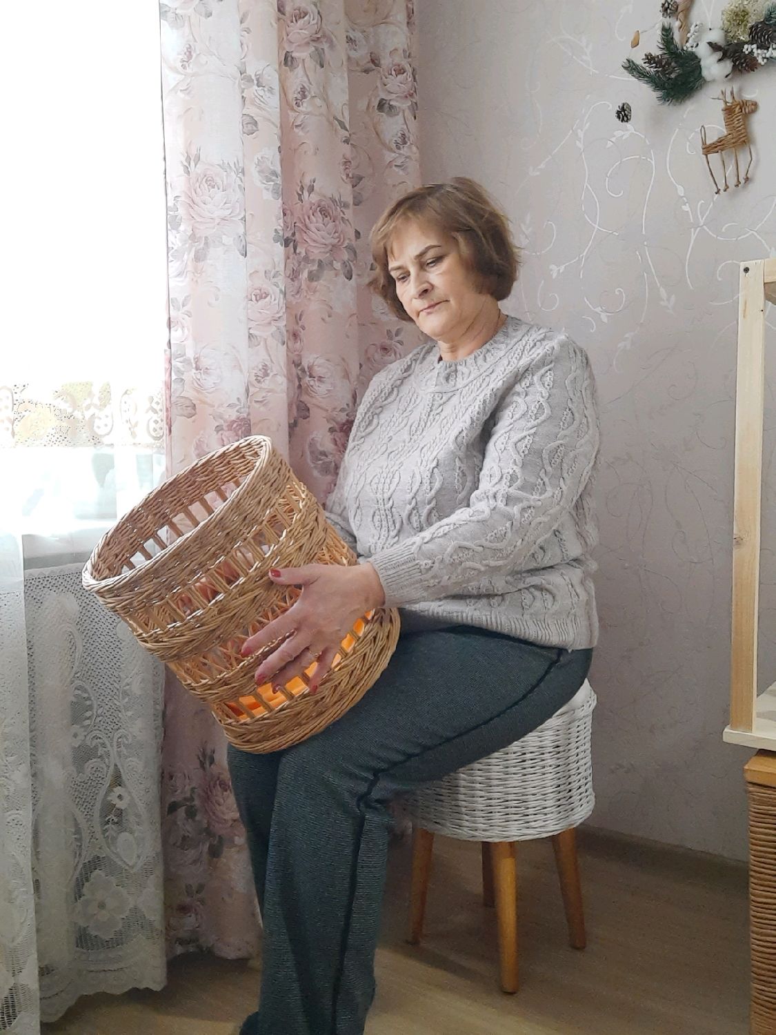 Плетеный пуфик из бумажной лозы в интернет-магазине Ярмарка Мастеров по ...