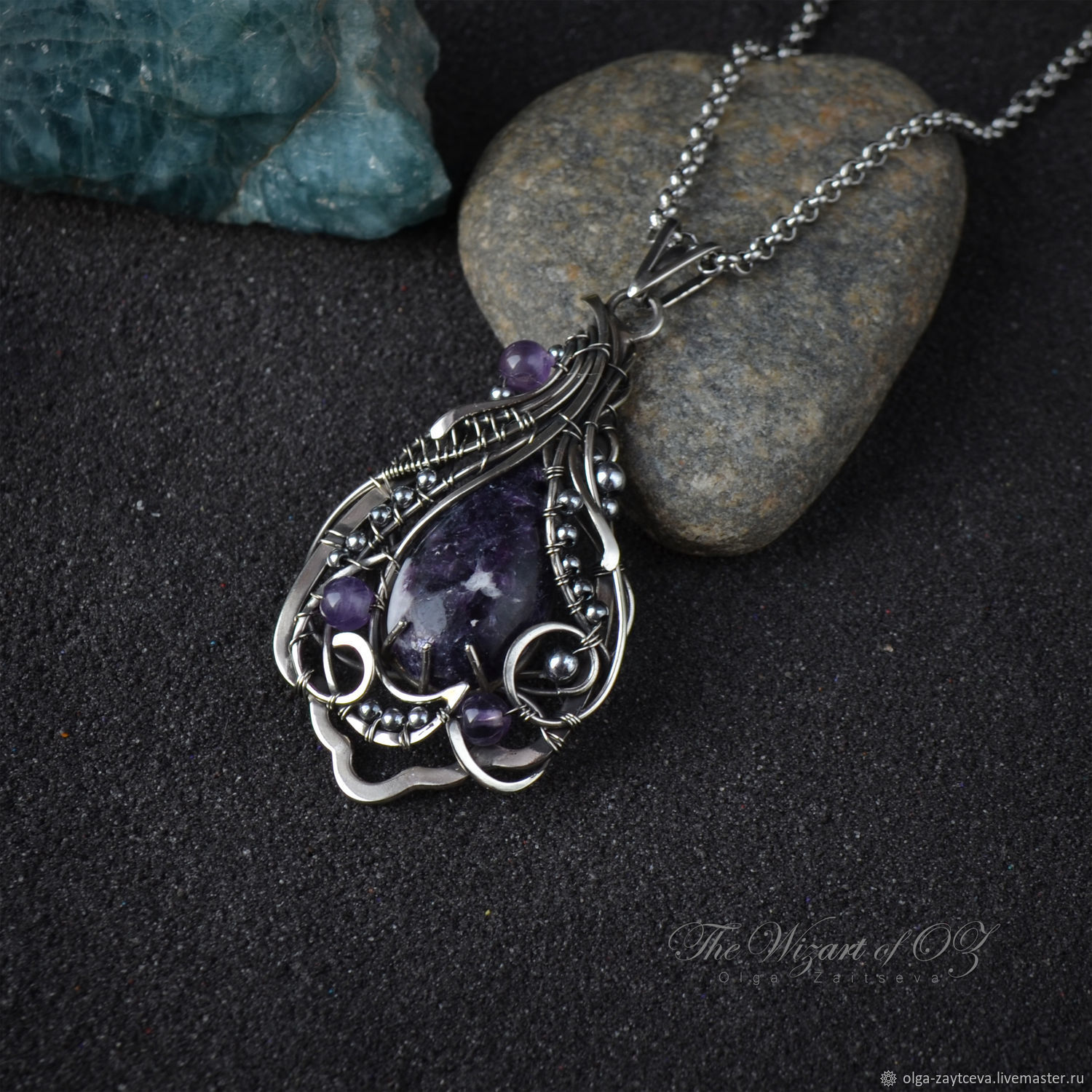 аметист лаванда кулон. зеленый кулон. очарование камней. кулоны иркутск. подвеска из липодалита.