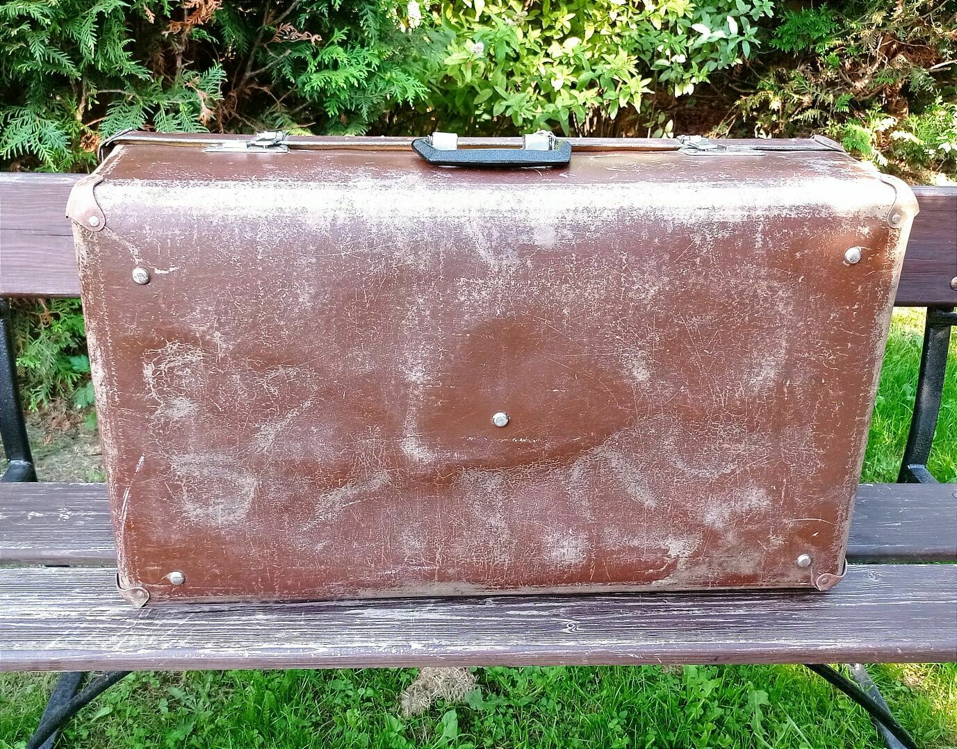 Фибровый чемодан