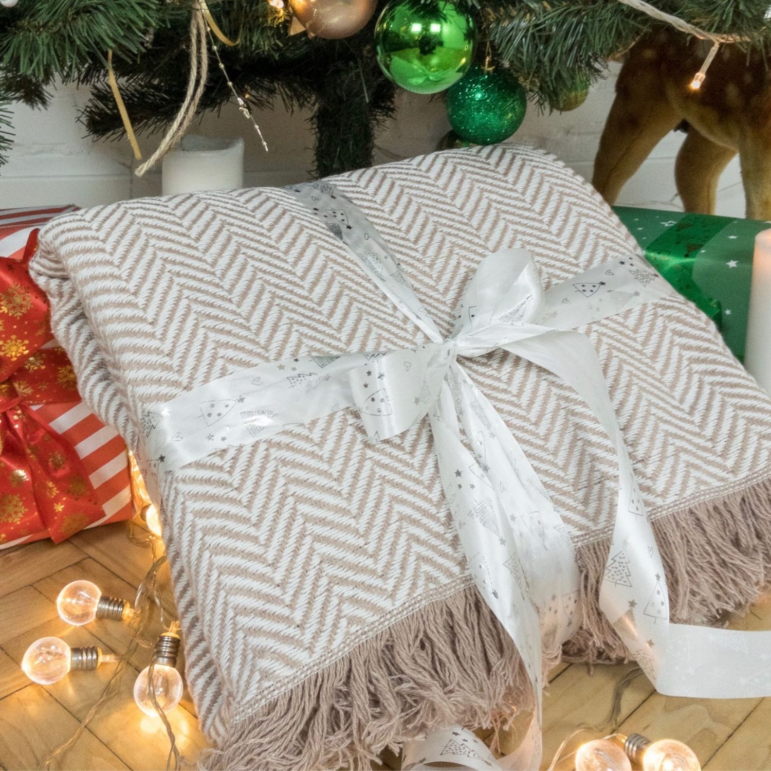 Bed tones пледы. покрывало елочка. плед елочка ермол. велсофт плед двуспальный елочка 220х200. покрывало елочка.