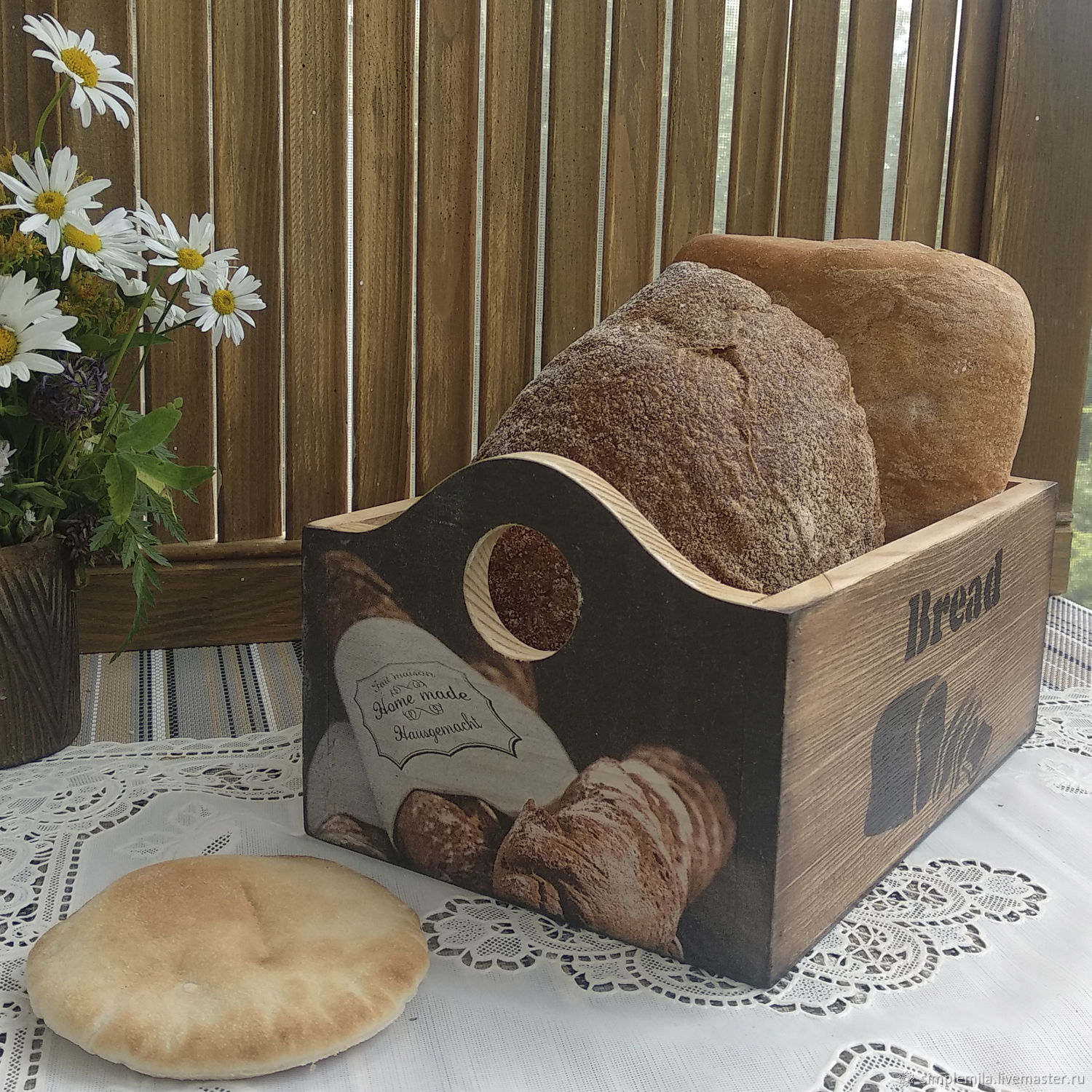 Деревянный короб для хлеба