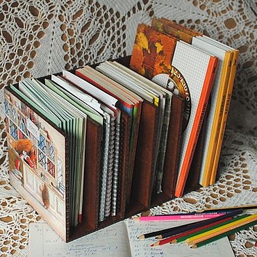 Подставка-держатель для книг "Лесная библиотека". . Канцелярские товары ручной работы - Ярмарка Мастеров Канцелярские товары ручной работы. Ярмарка Мастеров - ручная работа Подставка-держатель для книг "Лесная библиотека". Handmade.