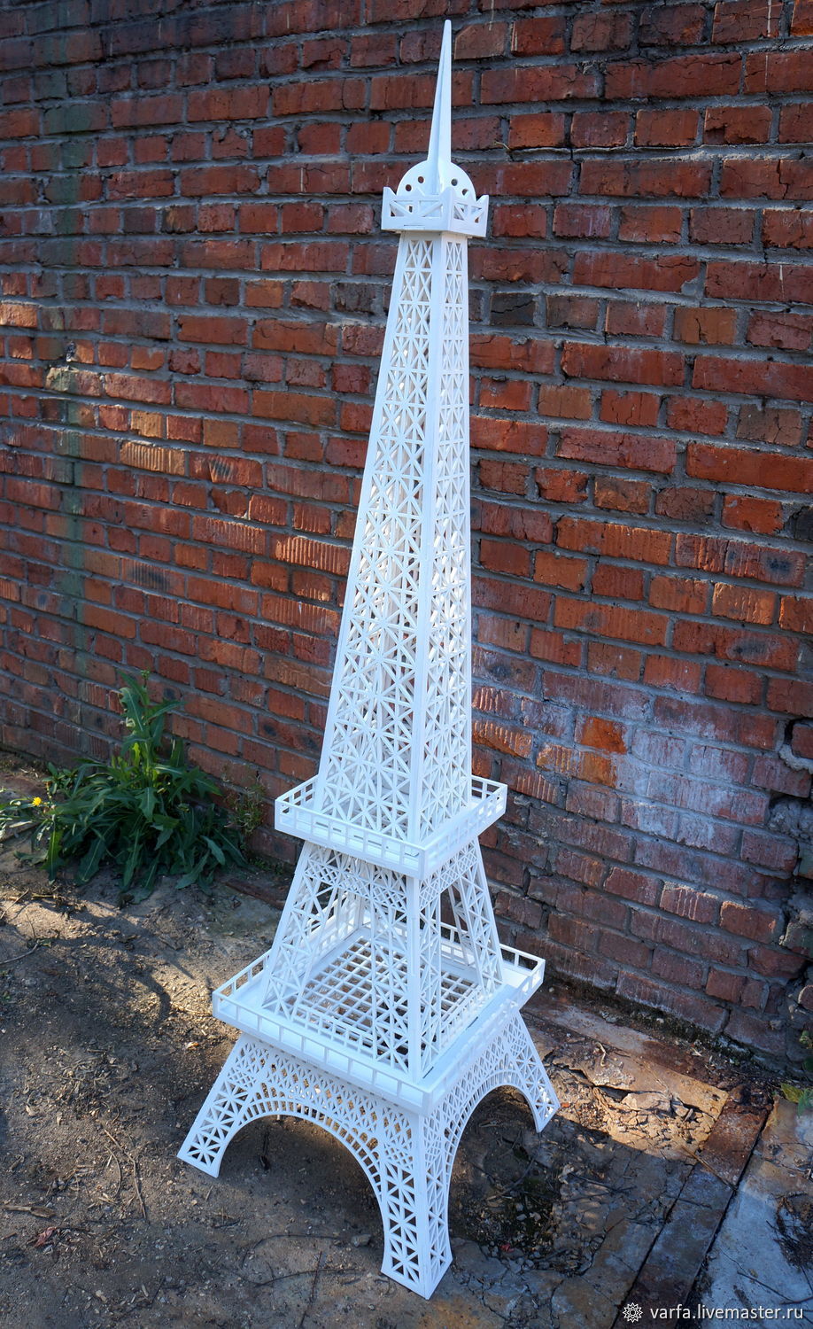 The windmill (6-8 mill st) в mayfair завоевал. Аренда башни. Эйфелева башня на даче. Кафе puur москва сити северная башня. Agc здание.