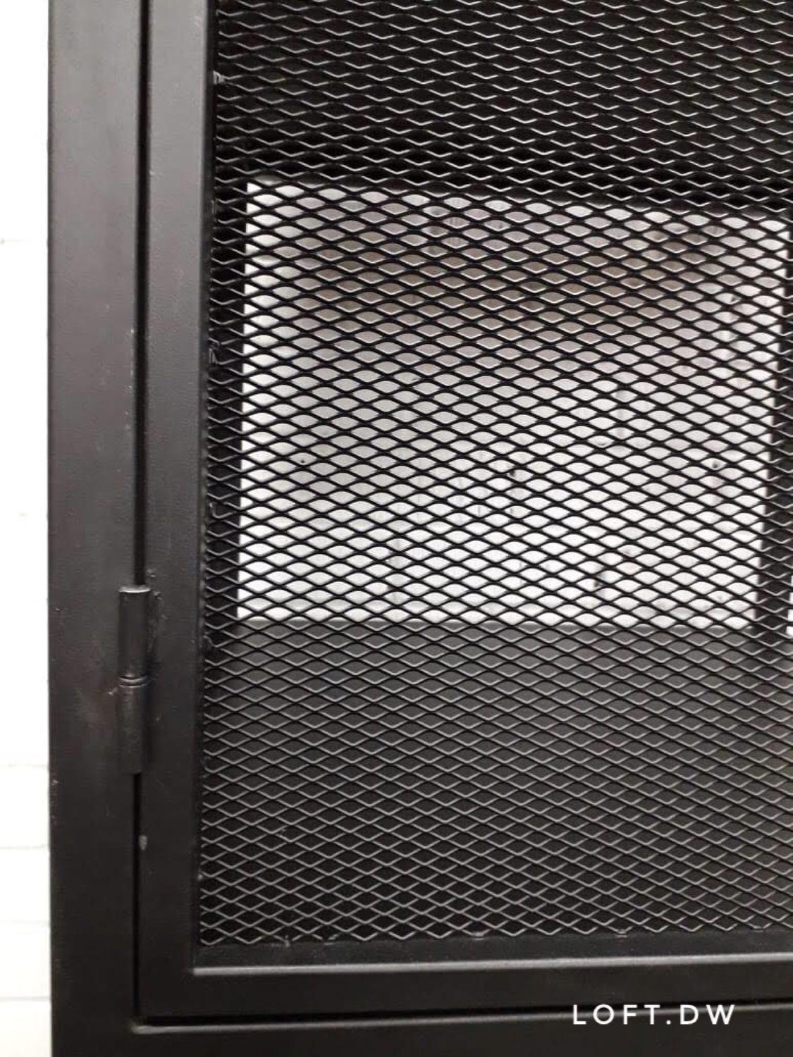 Металлический шкаф лофт с сеткой Grid