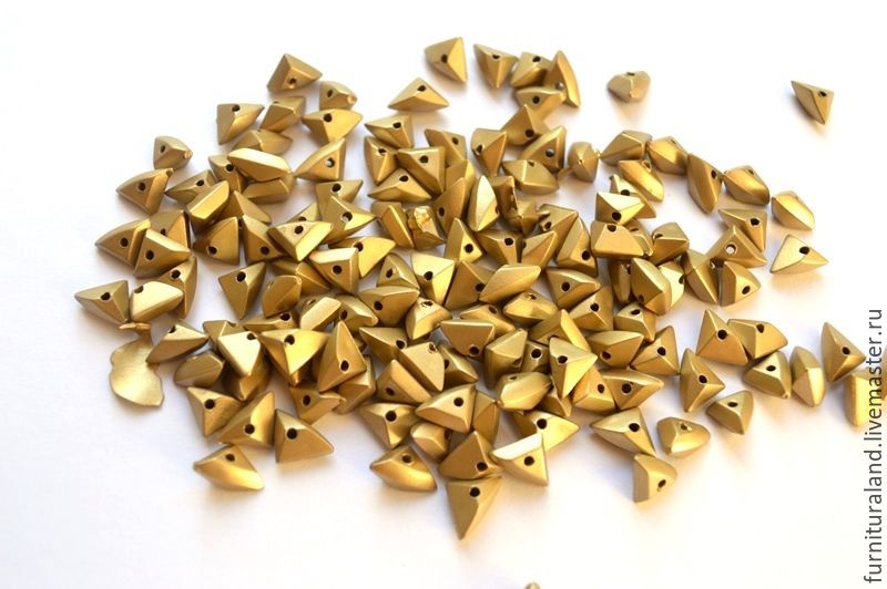 треугольные бусины с одним отверстием. треугольные бусины чешские. треугольные бусины. треугольные бусины чешские. хрустальные треугольники бусины.