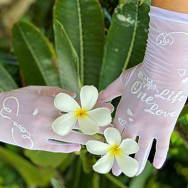Белые свадебные перчатки "One life, one love". SECRETGLASS by Lika (Lombric_brand). Аксессуары ручной работы - Ярмарка Мастеров Аксессуары ручной работы. Ярмарка Мастеров - ручная работа Белые свадебные перчатки "One life, one love". Handmade.