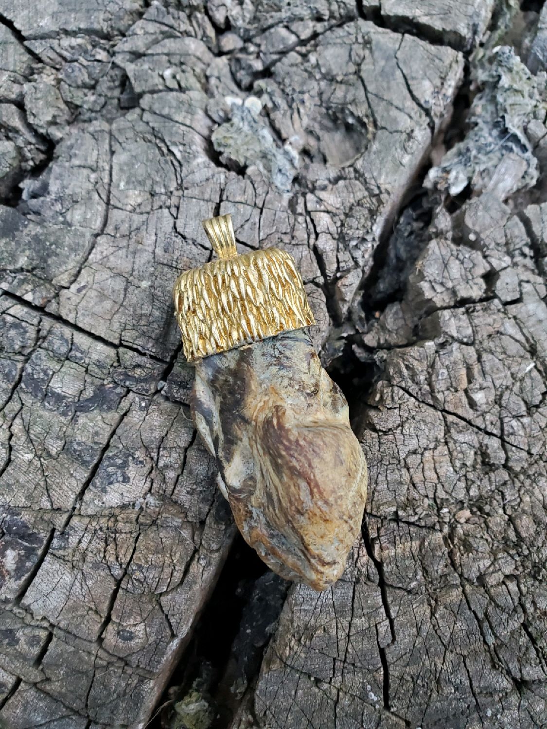 Талисман охотника. Амулет охотника на троллей. Талисманы охотников. Подвеска талисман охотника. Охотничьи обереги.