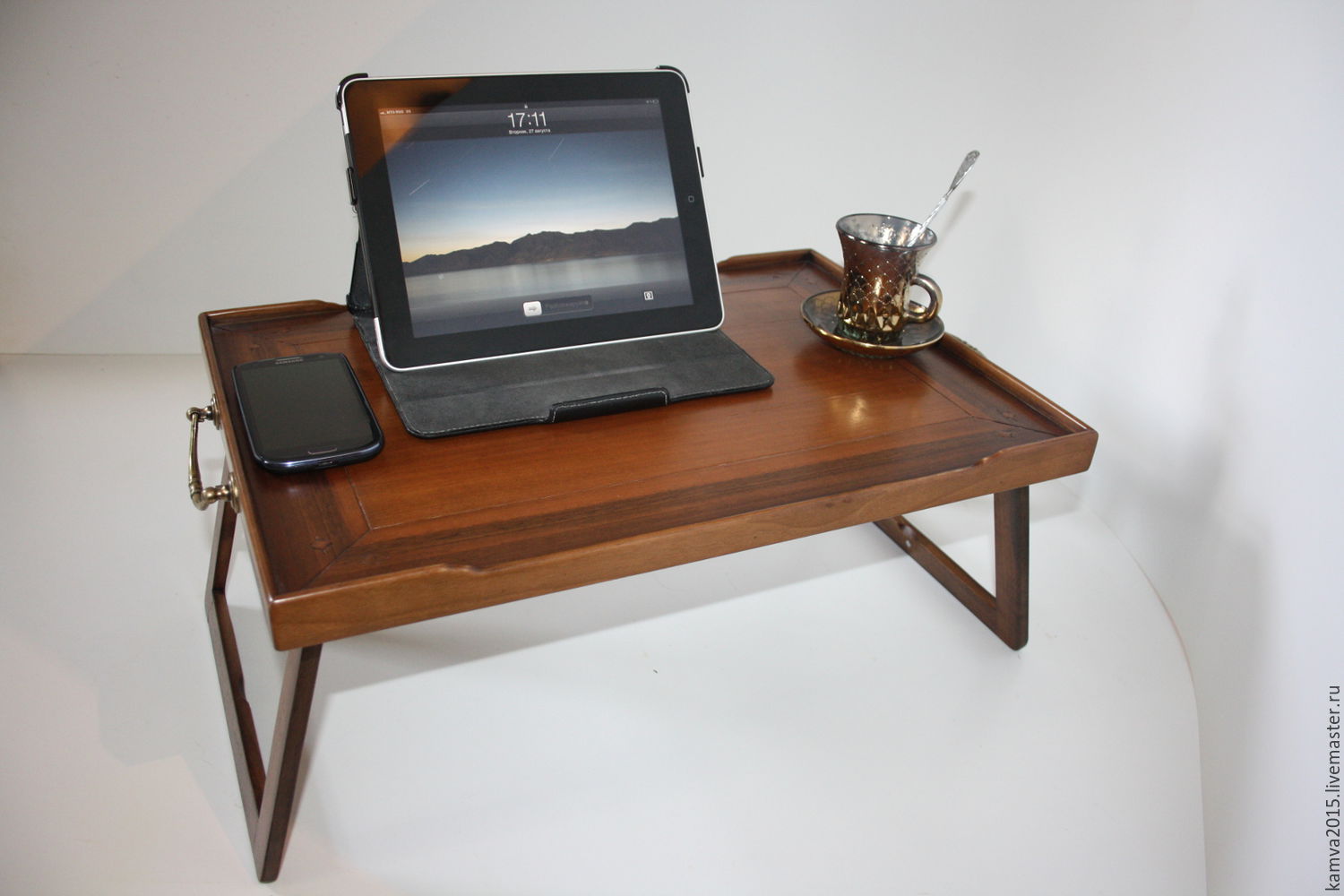 столик трансформер для ноутбука планшета и завтрака в постели