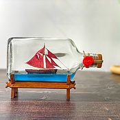 Елочные игрушки: Корабль в игрушке с Дедом Морозом