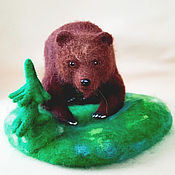 Felt toy: bear in the forest