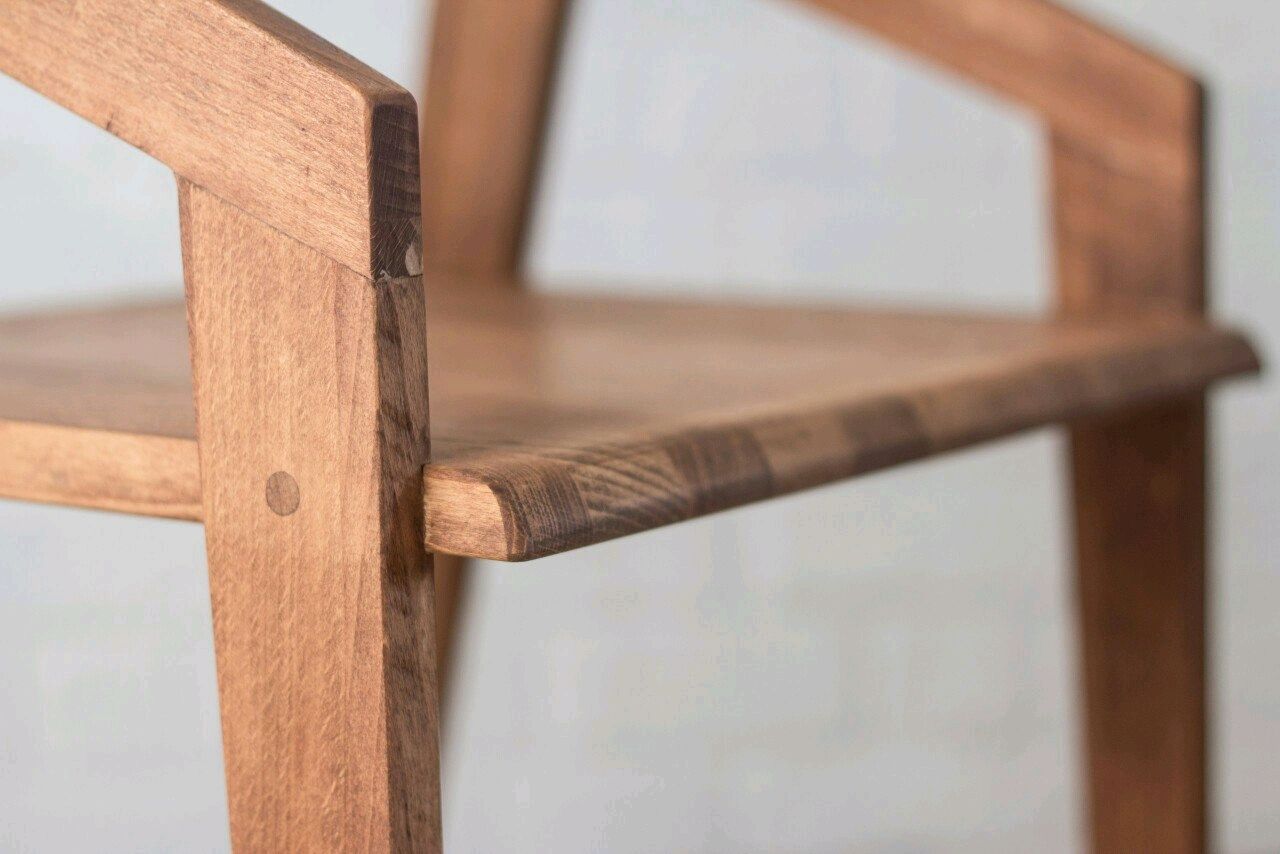 стул в скандинавском стиле дерево