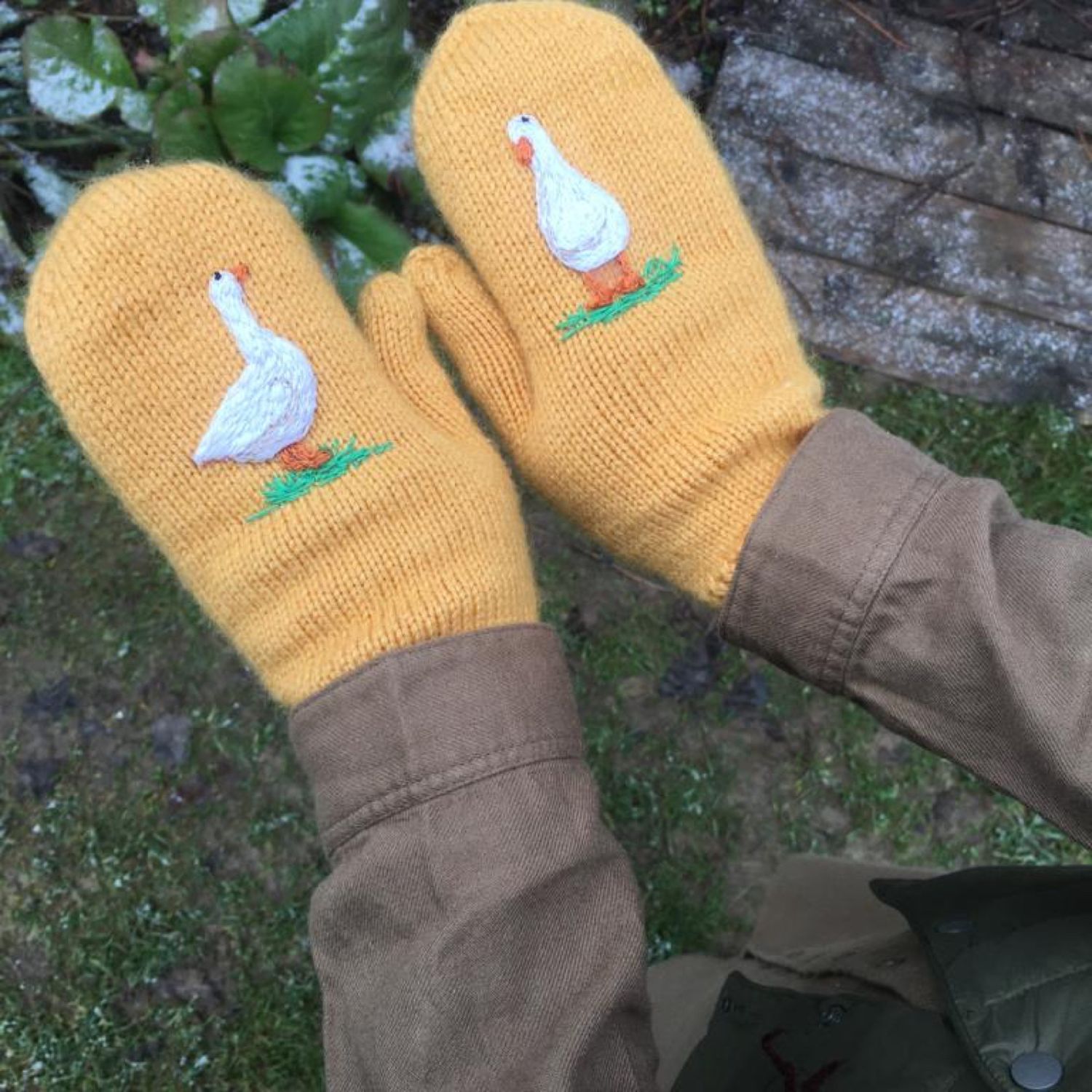 цукерман). две рукавицы. варежки-2. а цукерман. две рукавицы.