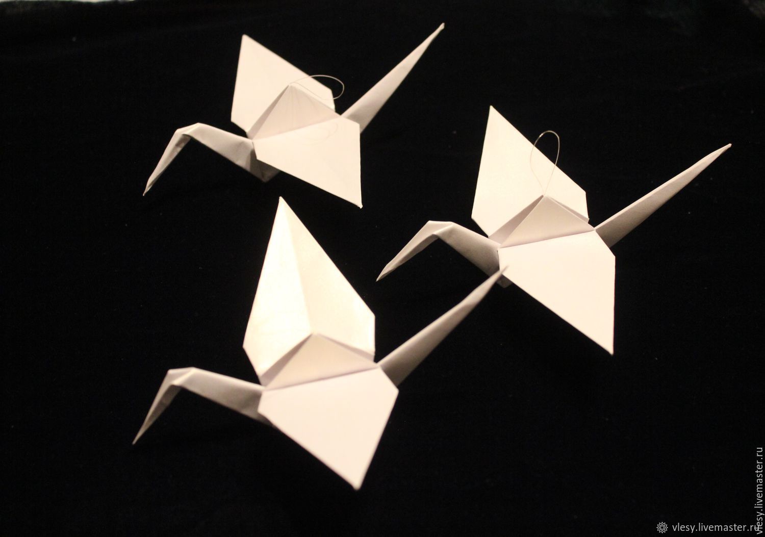 Фото журавля из бумаги. Оригами Журавлик. Журавль из бумаги. Журавль оригами. Оригами Журавлик машущий крыльями.