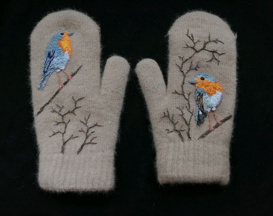 варежки с вышитой лисой. вышиваем варежки гладью. объемная гладь вышивка варежки. вышиваем варежки гладью. вышитые варежки.