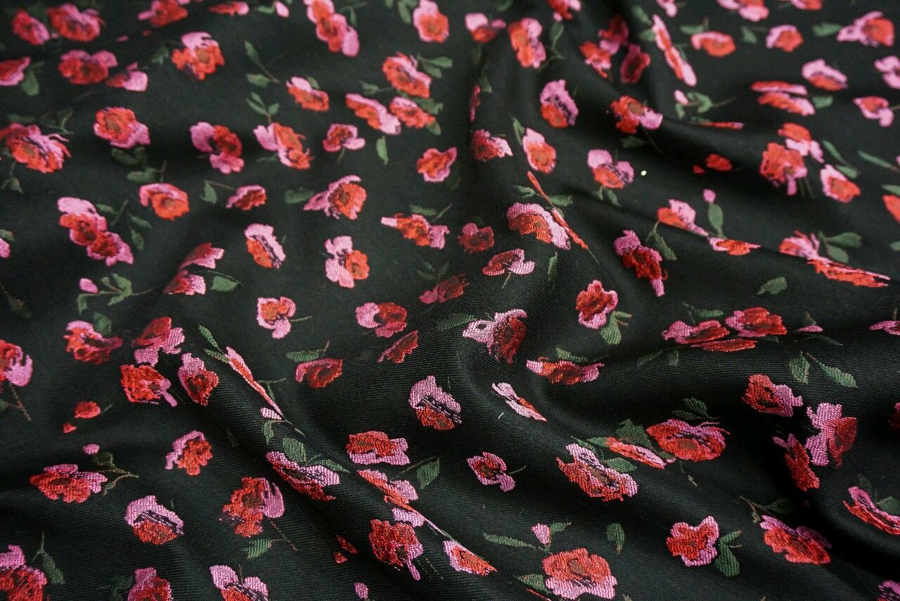 Ткани москва. Ткань итальянский цветочек. Итальянская расцветка ткани. Ткань в цветочек Италия. Красивые ткани из Италии.