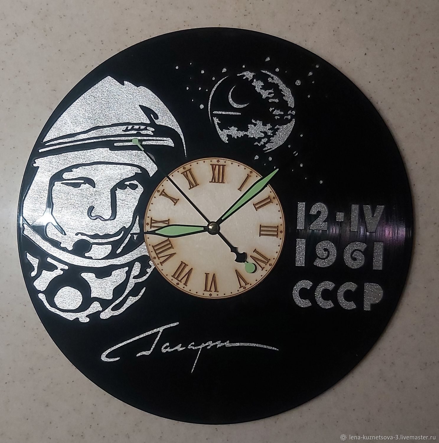  Гагарин, Часы из виниловых пластинок, Ивантеевка,  Фото №1