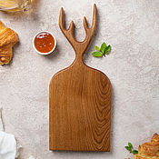 Посуда handmade. Livemaster - original item Cutting board made of oak with horns. Free shipping. Handmade.