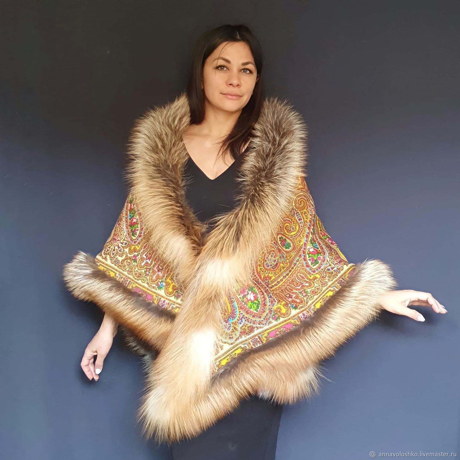 Pavlovsky Posad shawl The Sorceress with a fox – купить на Ярмарке  Мастеров – QU4D6COM | Shawls, Moscow