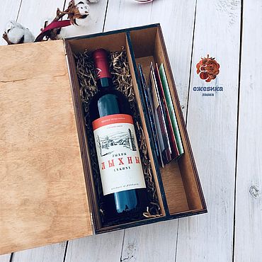 Деревянные ящики и пеналы для бутылок вина и пива