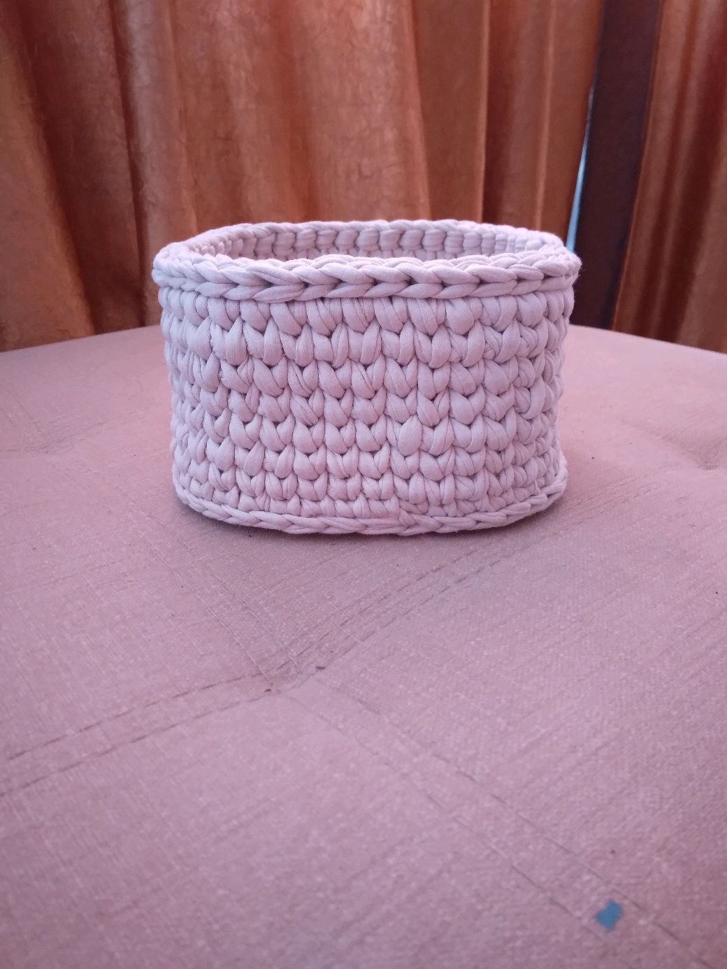 Корзина из трикотажной пряжи в интернет-магазине Ярмарка Мастеров по ...