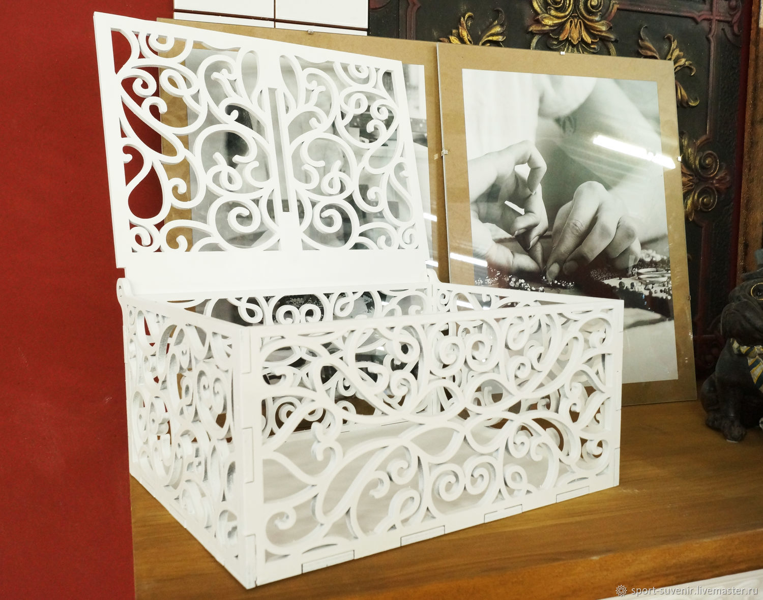 Подарочная упаковка ярославль. Подарочные коробки. Подарочная упаковка тверская. Подарочная упаковка. Резная декоративная коробка.