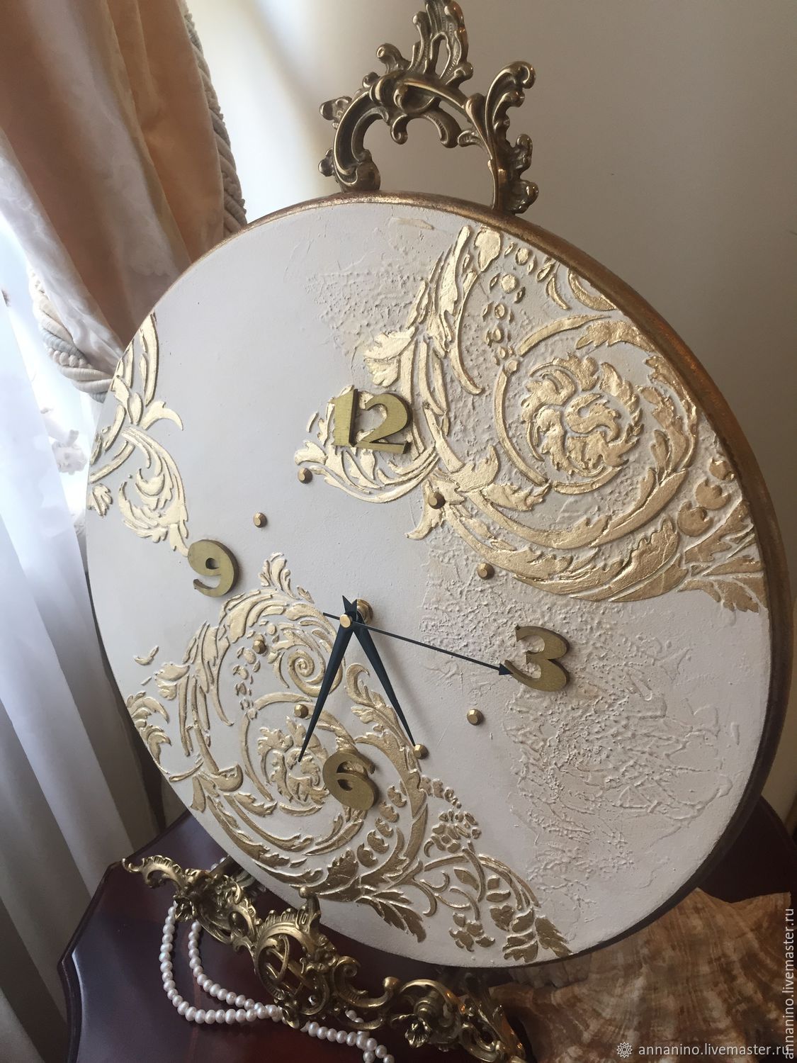Настенные часы в классическом стиле