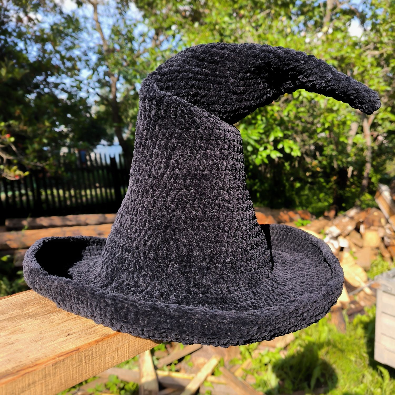 Шляпа ведьмы с изгибом черная
