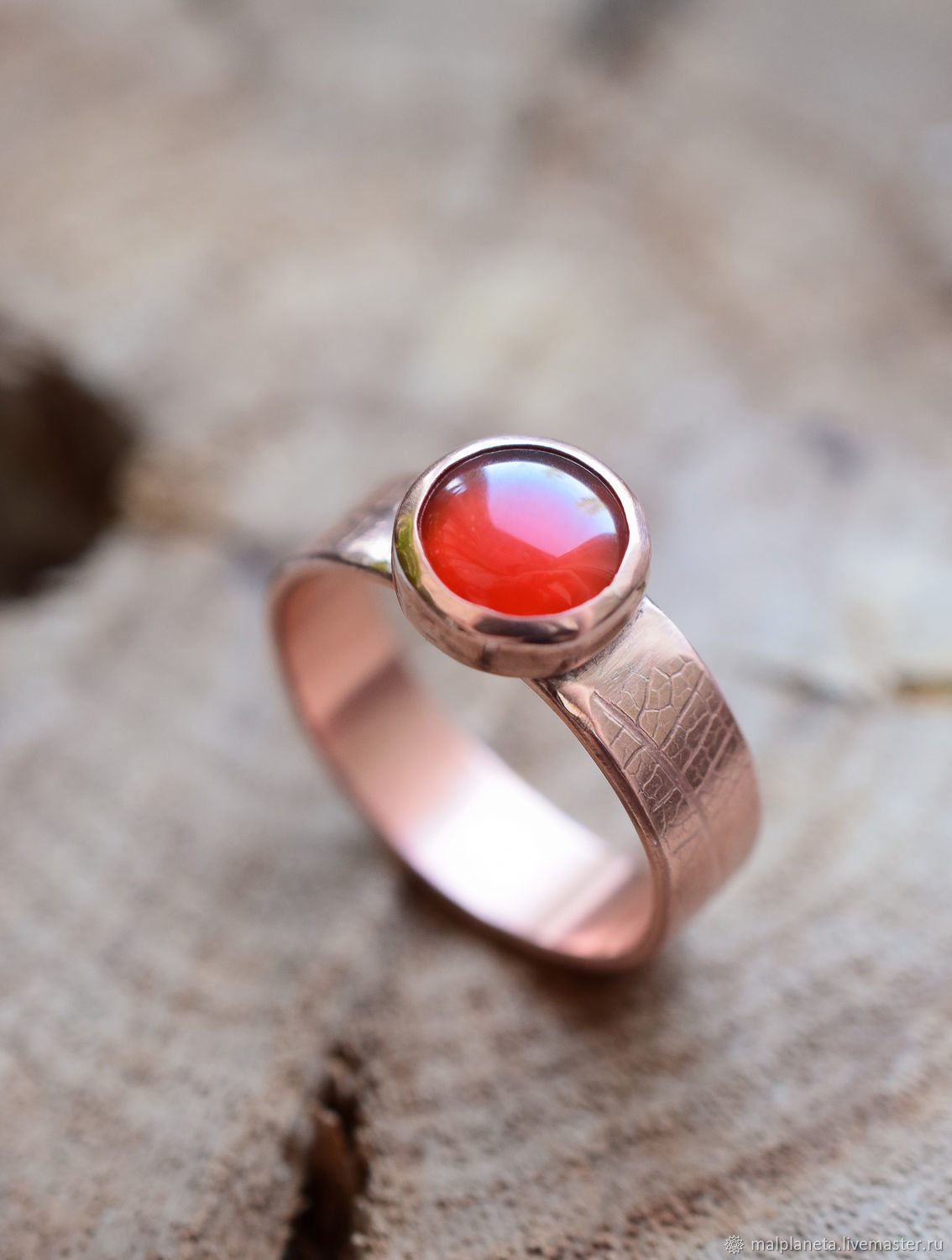Медное кольцо с сердоликом и прожилками листа,необычное медное кольцо ...