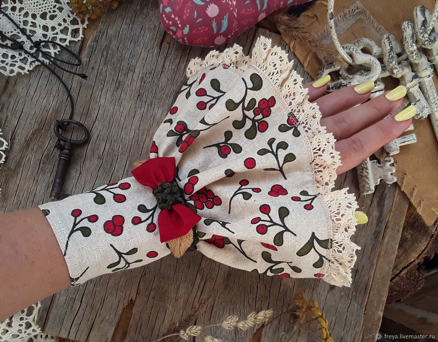 Льняные манжеты с кружевами \" Ягодное лето \" купить в интернет-магазине ...