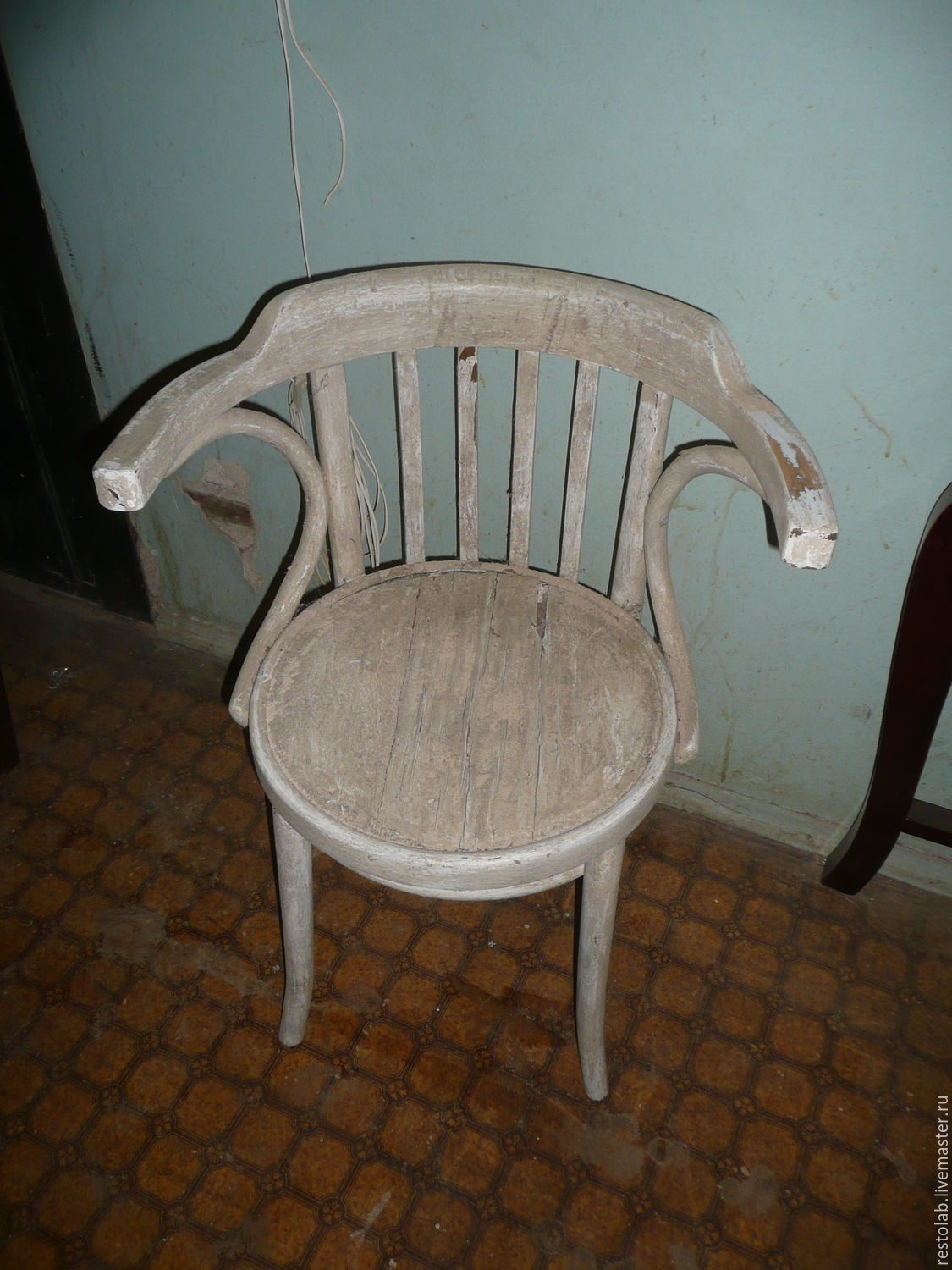 Старый стул